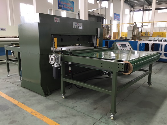 XYJ－3/120、150 偽裝布整板自動(dòng)送料裁斷機(jī)